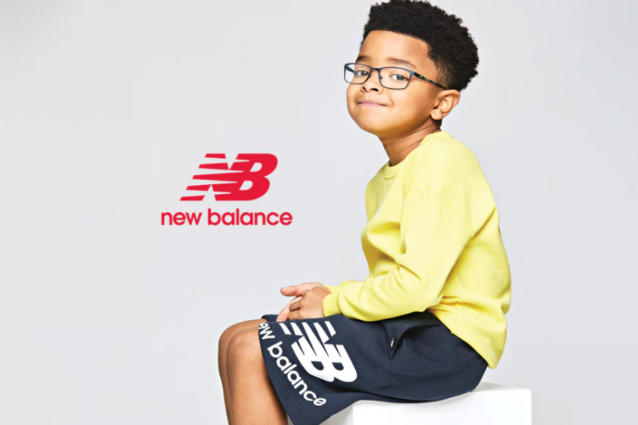 La historia de New Balance comienza a principios del siglo XX en Boston, Massachusetts, cuando William J. Riley, un inmigrante inglés de 33 años, se comprometió a ayudar a las personas con problemas en los pies al fabricar soportes para el arco y calzado recetado para mejorar el ajuste del calzado.