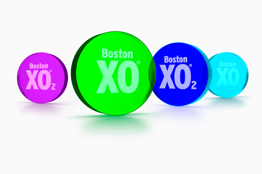Como parte de los Productos Especiales para la Visión de Bausch + Lomb, el compromiso de Boston® Materiales con el campo de la investigación y el desarrollo de lentes de contacto permeables al gas siempre ha sido mejorar la comodidad, la fisiología y la seguridad del uso de lentes GP.