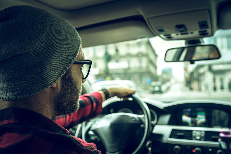 Un nuevo estudio muestra que ciertos defectos del campo visual están relacionados con un mayor riesgo de accidente automovilístico.